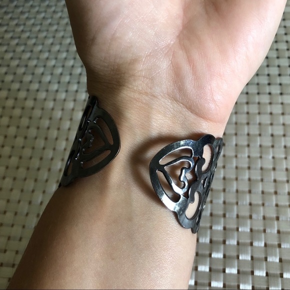 Beautiful Gray Silver metallic Bracelet - Picture 4 of 4